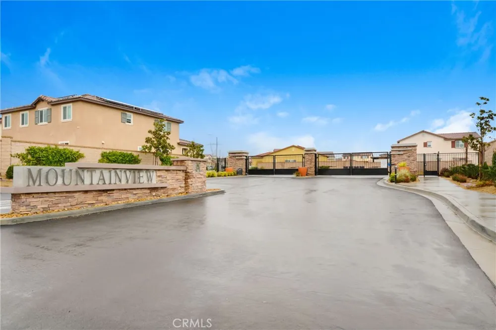 15740 Parry Peak Drive Fontana, CA 92336
