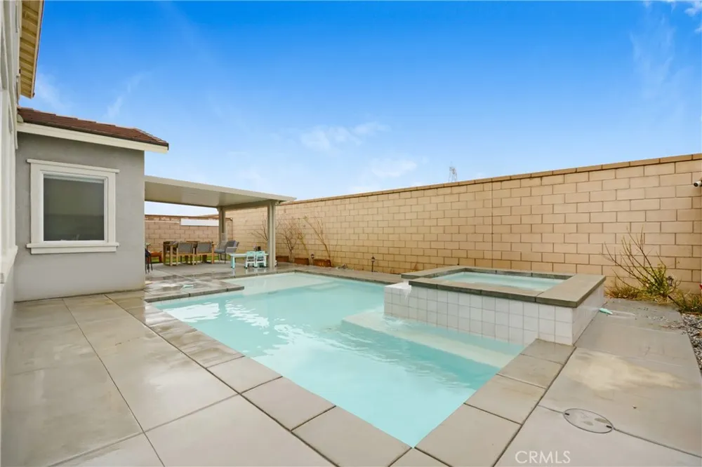 15740 Parry Peak Drive Fontana, CA 92336