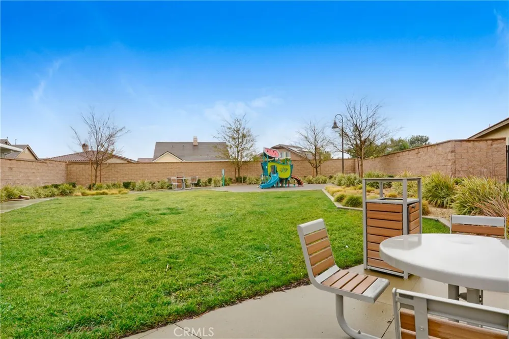 15740 Parry Peak Drive Fontana, CA 92336