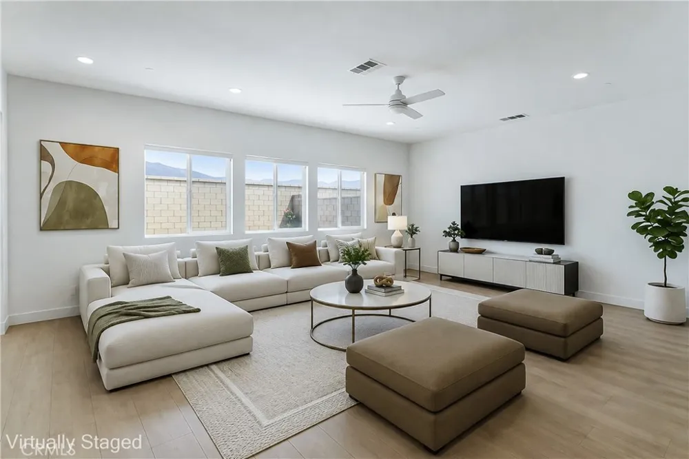 15740 Parry Peak Drive Fontana, CA 92336