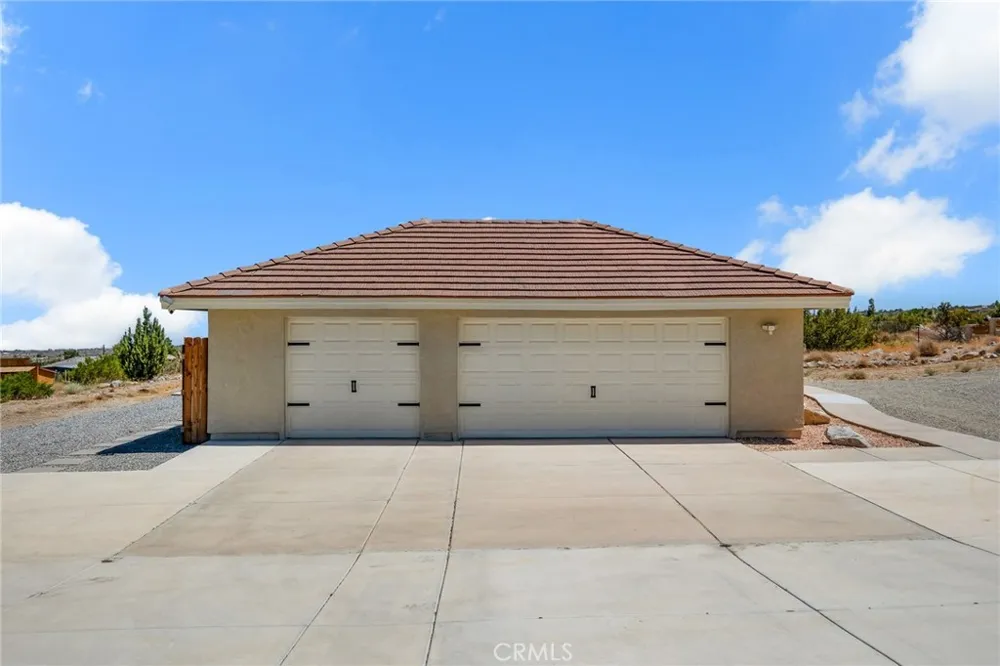 326 Buckthorne Pinon Hills, CA 92372