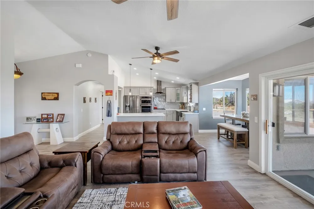 326 Buckthorne Pinon Hills, CA 92372