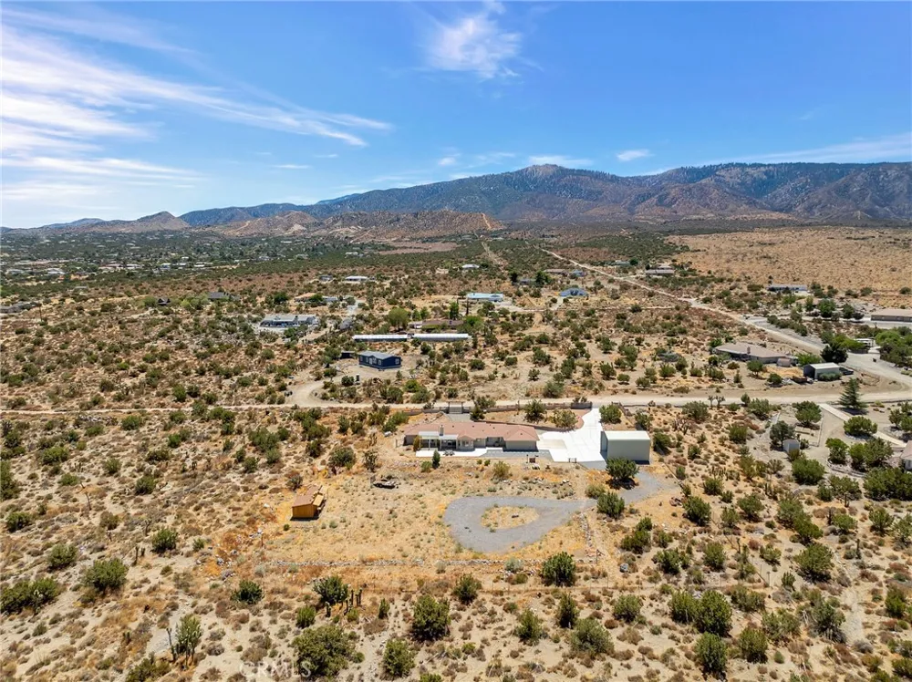 326 Buckthorne Pinon Hills, CA 92372