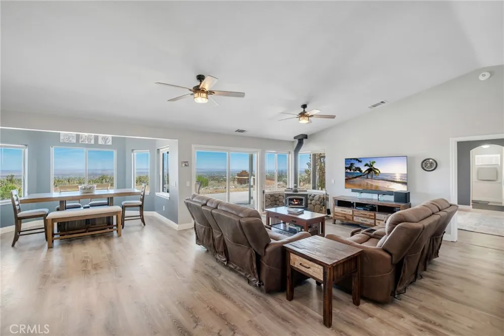 326 Buckthorne Pinon Hills, CA 92372