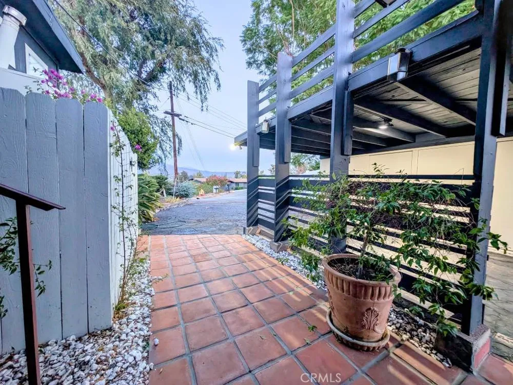 31390 Mesa Redlands, CA 92373