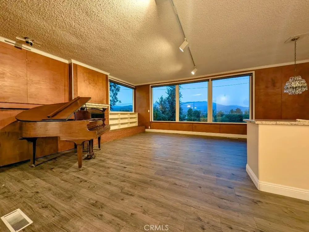 31390 Mesa Redlands, CA 92373
