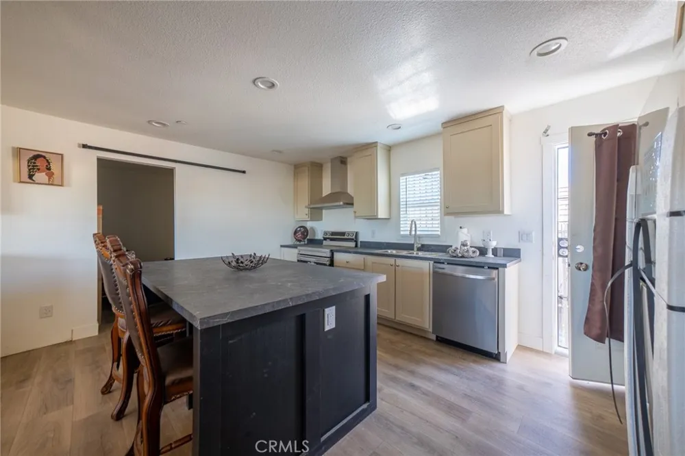 Jasmine Victorville, CA 92395