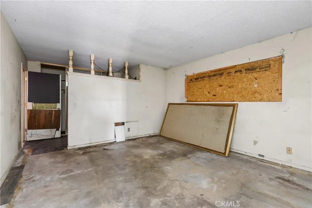692 S Carmalita Hemet, CA 92543
