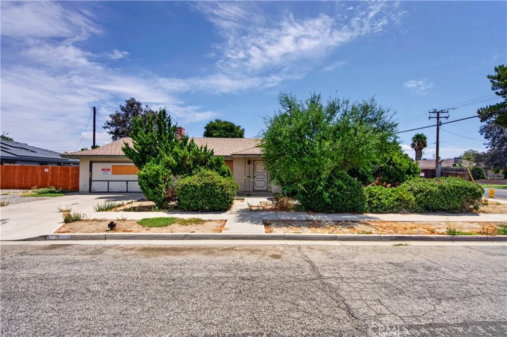 692 S Carmalita Hemet, CA 92543