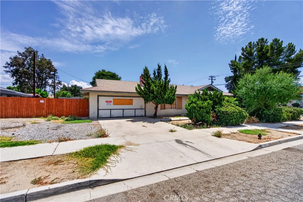 692 S Carmalita Hemet, CA 92543