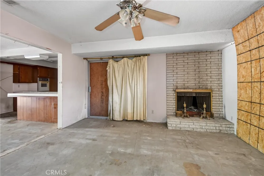 692 S Carmalita Hemet, CA 92543