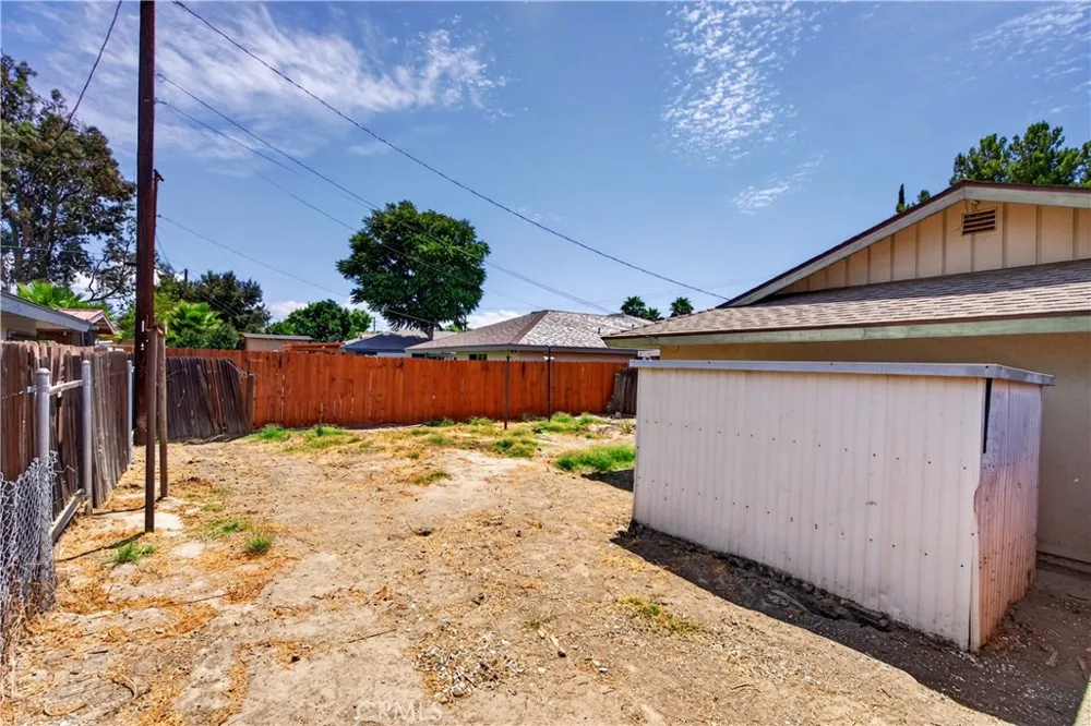 692 S Carmalita Hemet, CA 92543