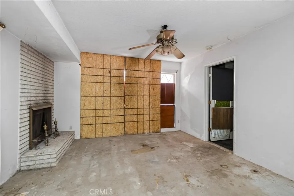 692 S Carmalita Hemet, CA 92543