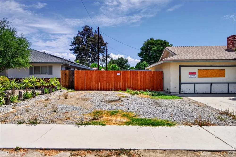 692 S Carmalita Hemet, CA 92543