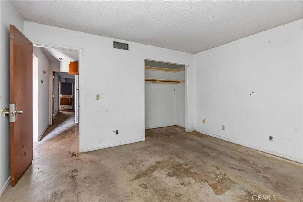 692 S Carmalita Hemet, CA 92543