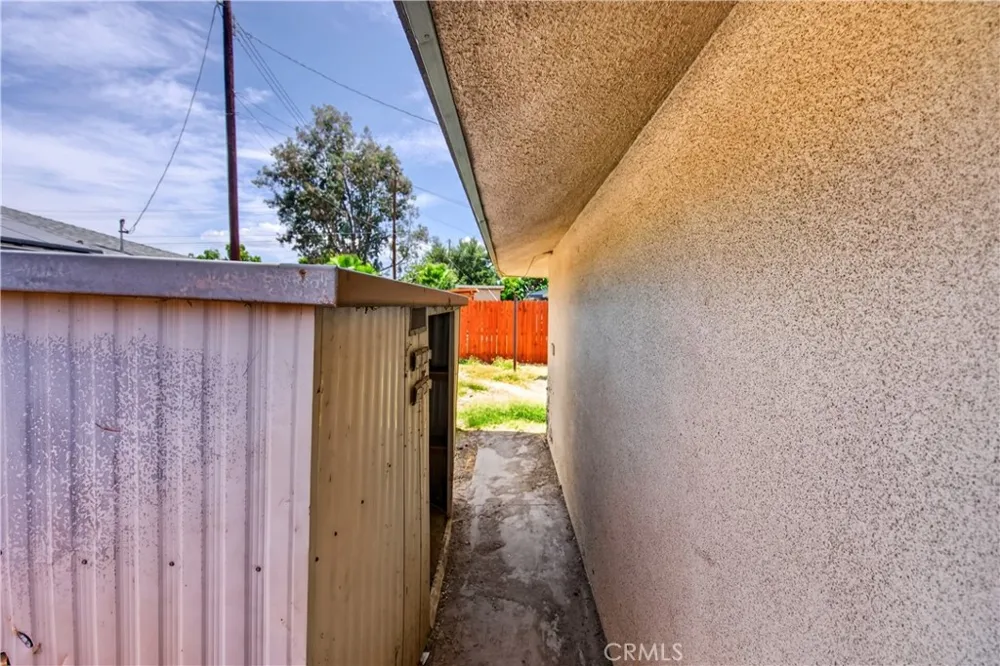 692 S Carmalita Hemet, CA 92543
