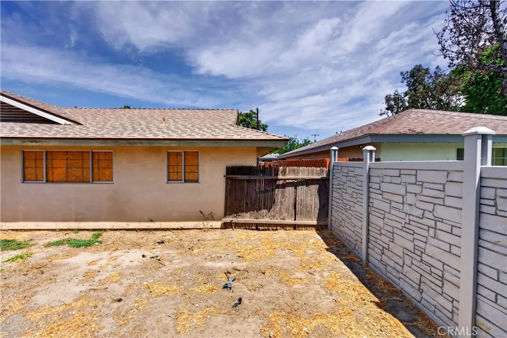 692 S Carmalita Hemet, CA 92543
