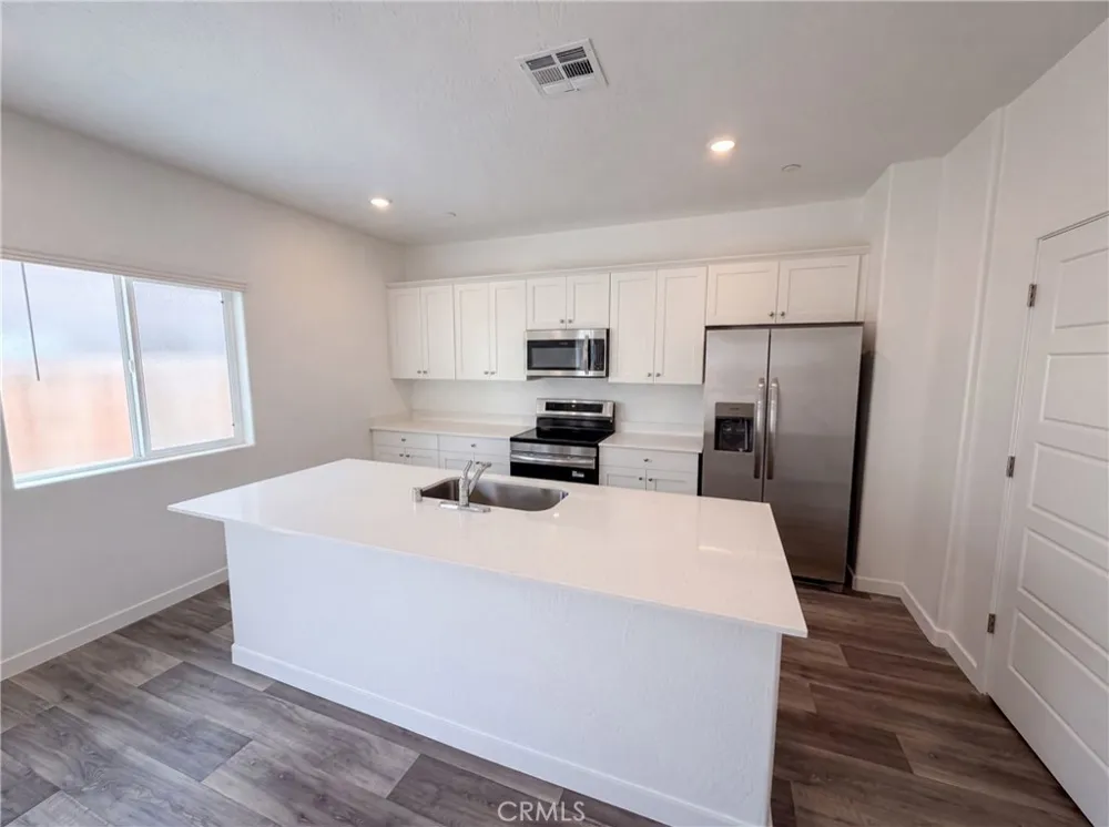 4472 Bellaire Clovis, CA 93619