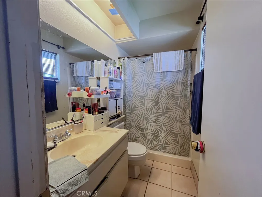 1077 S Santo Antonio Drive #4 Colton, CA 92324