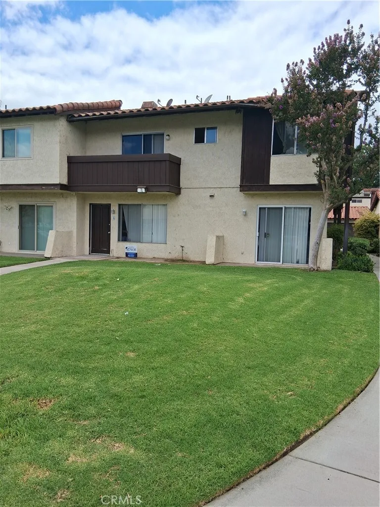 1077 S Santo Antonio Drive #4 Colton, CA 92324