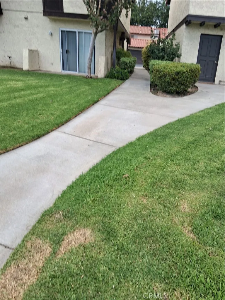 1077 S Santo Antonio Drive #4 Colton, CA 92324