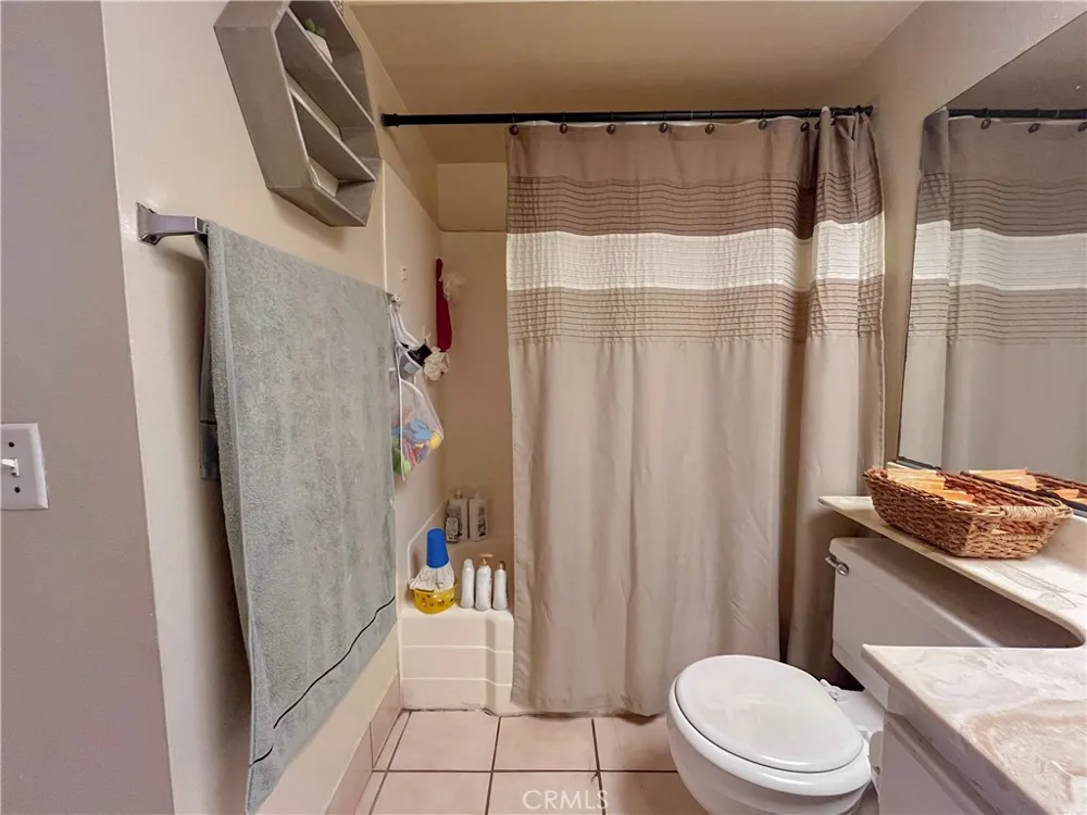 1077 S Santo Antonio Drive #4 Colton, CA 92324