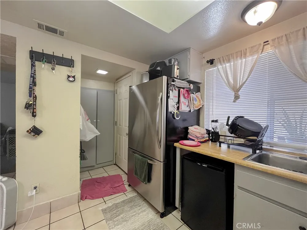 1077 S Santo Antonio Drive #4 Colton, CA 92324