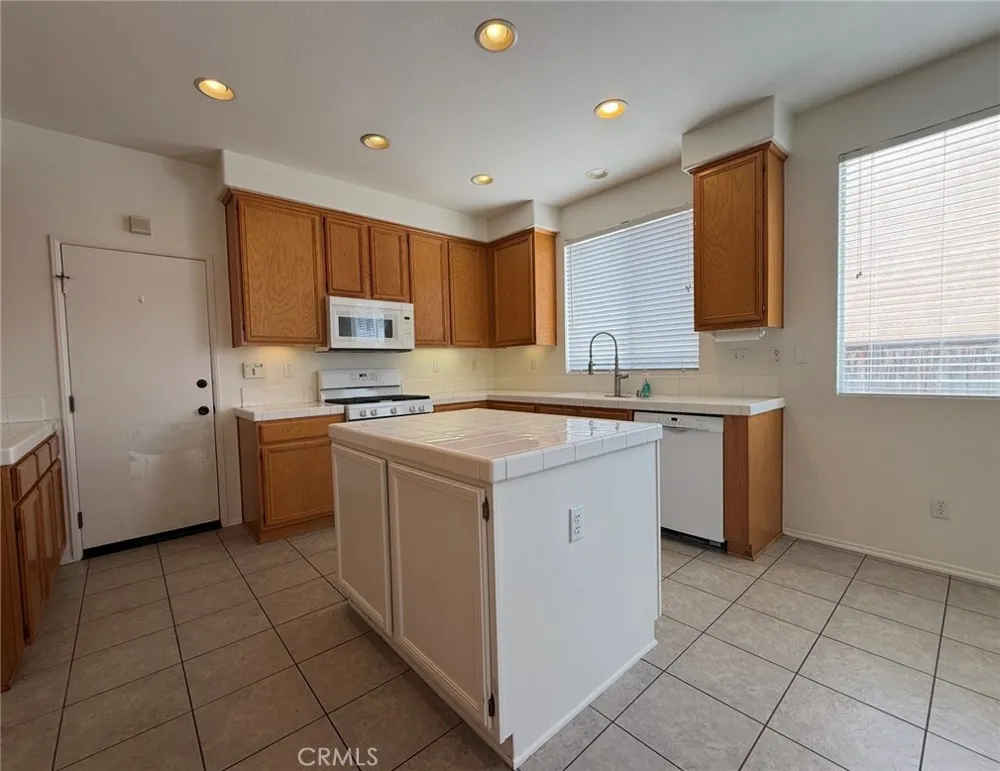 19656 Allenhurst Riverside, CA 92508