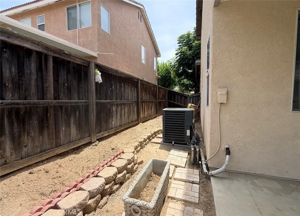 19656 Allenhurst Riverside, CA 92508