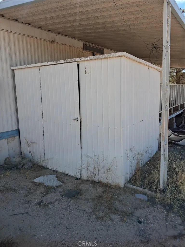 45922 Lani Kai Newberry Springs, CA 92365
