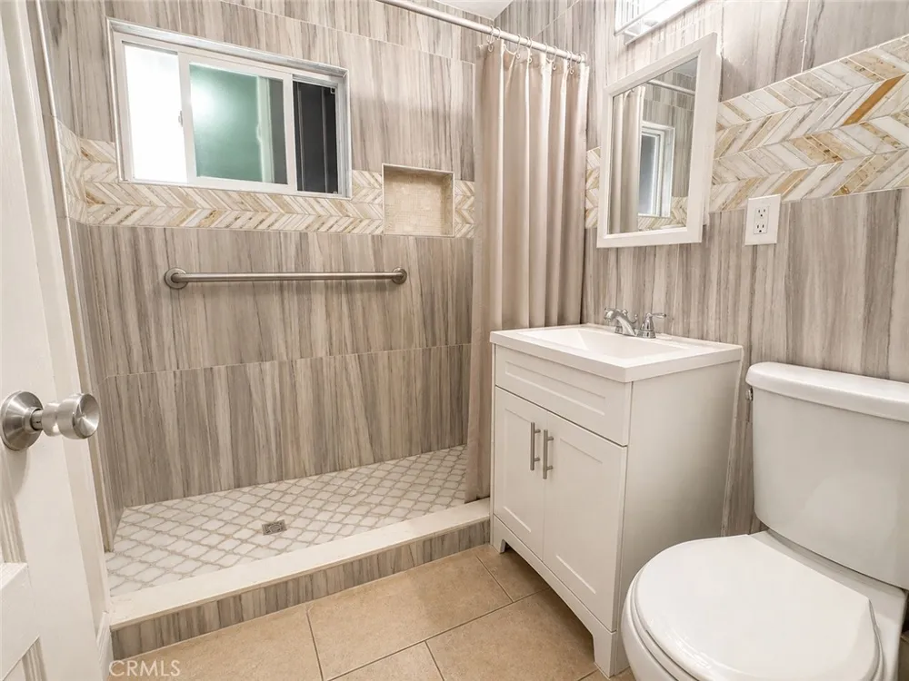16845 E Newburgh Azusa, CA 91702