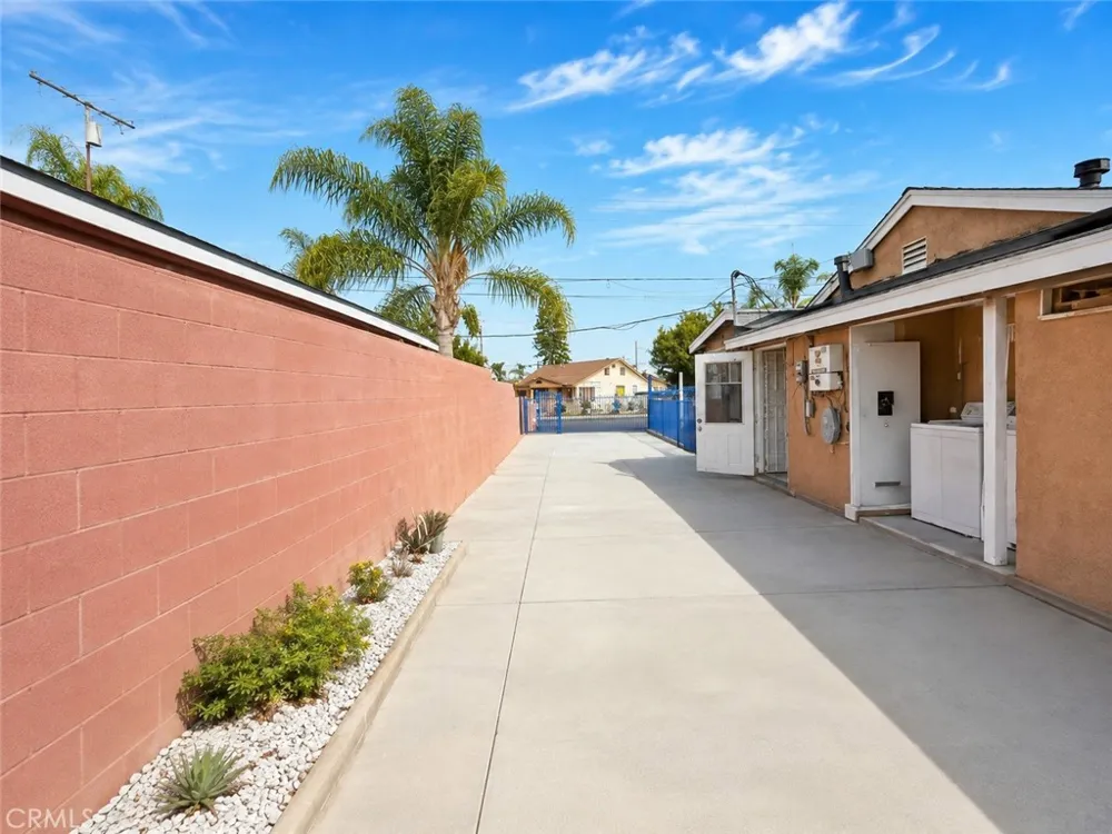 16845 E Newburgh Azusa, CA 91702