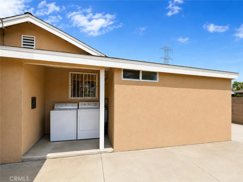 16845 E Newburgh Azusa, CA 91702