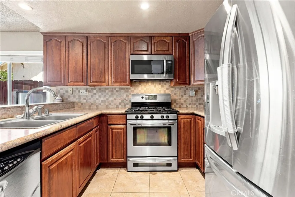 737 E Jackson Rialto, CA 92376