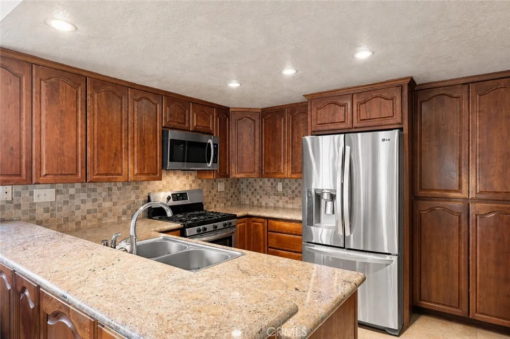 737 E Jackson Rialto, CA 92376