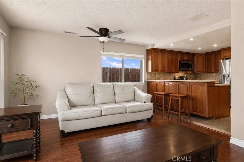 737 E Jackson Rialto, CA 92376