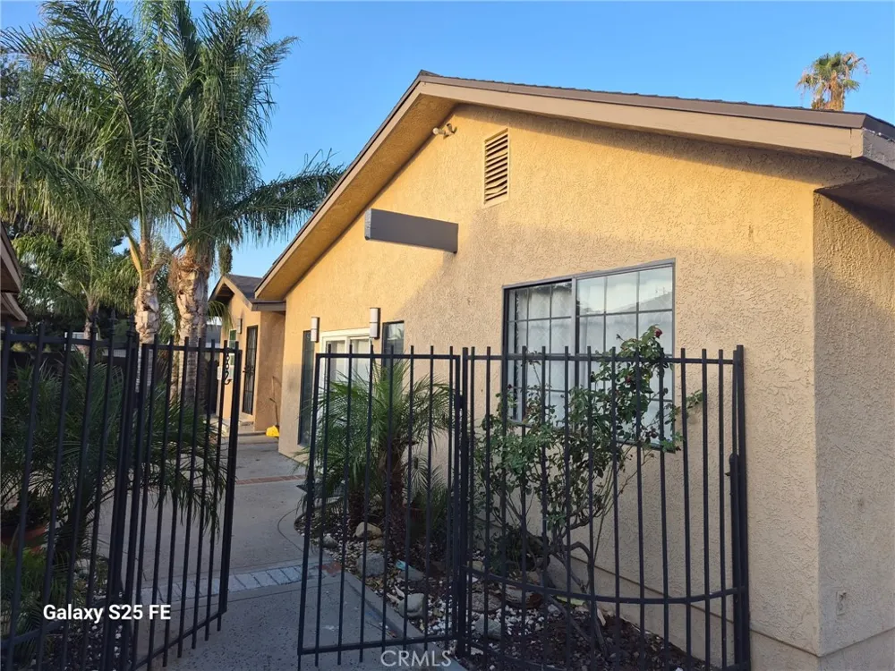 9143 Tamarind Fontana, CA 92335