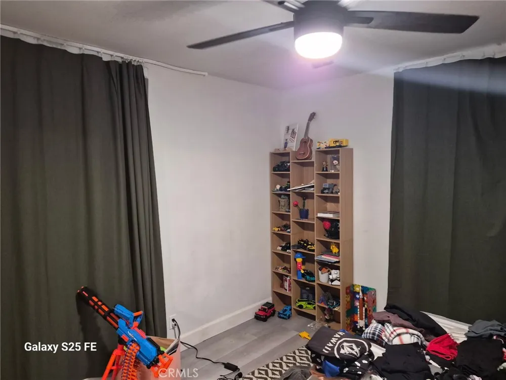 9143 Tamarind Fontana, CA 92335