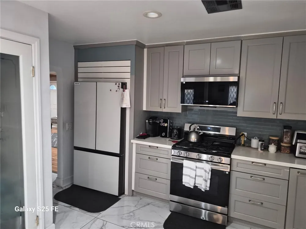 9143 Tamarind Fontana, CA 92335