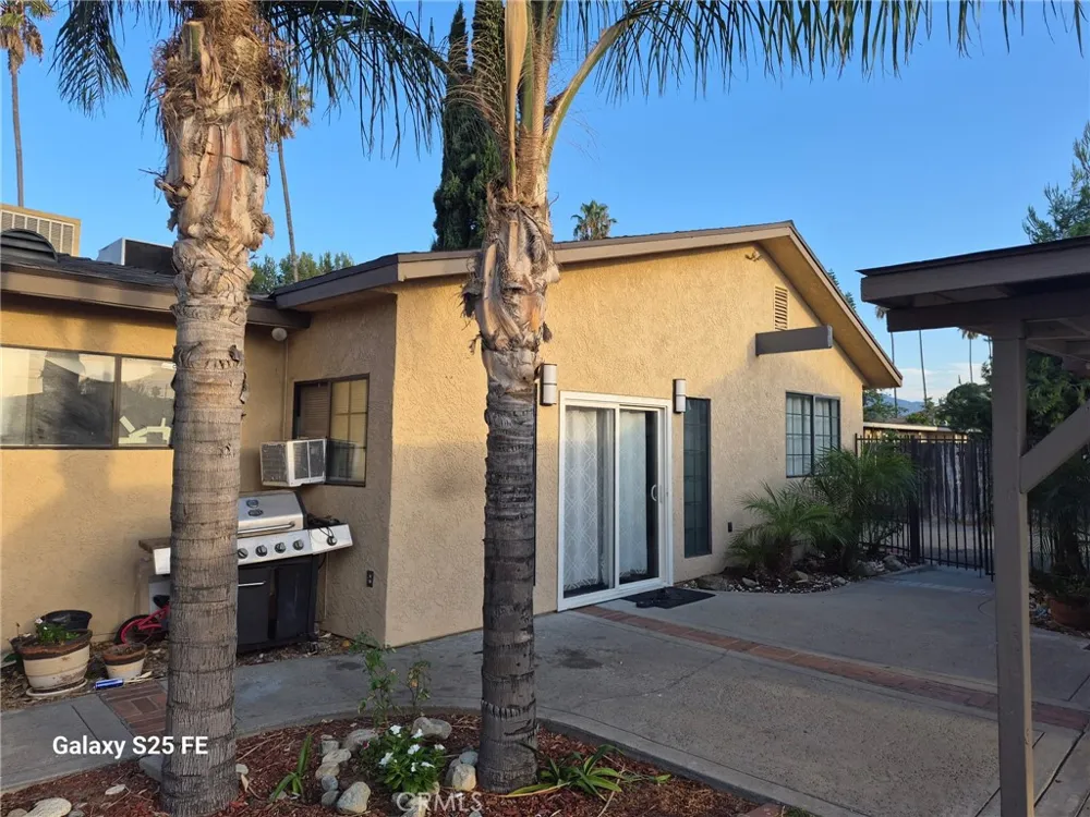 9143 Tamarind Fontana, CA 92335