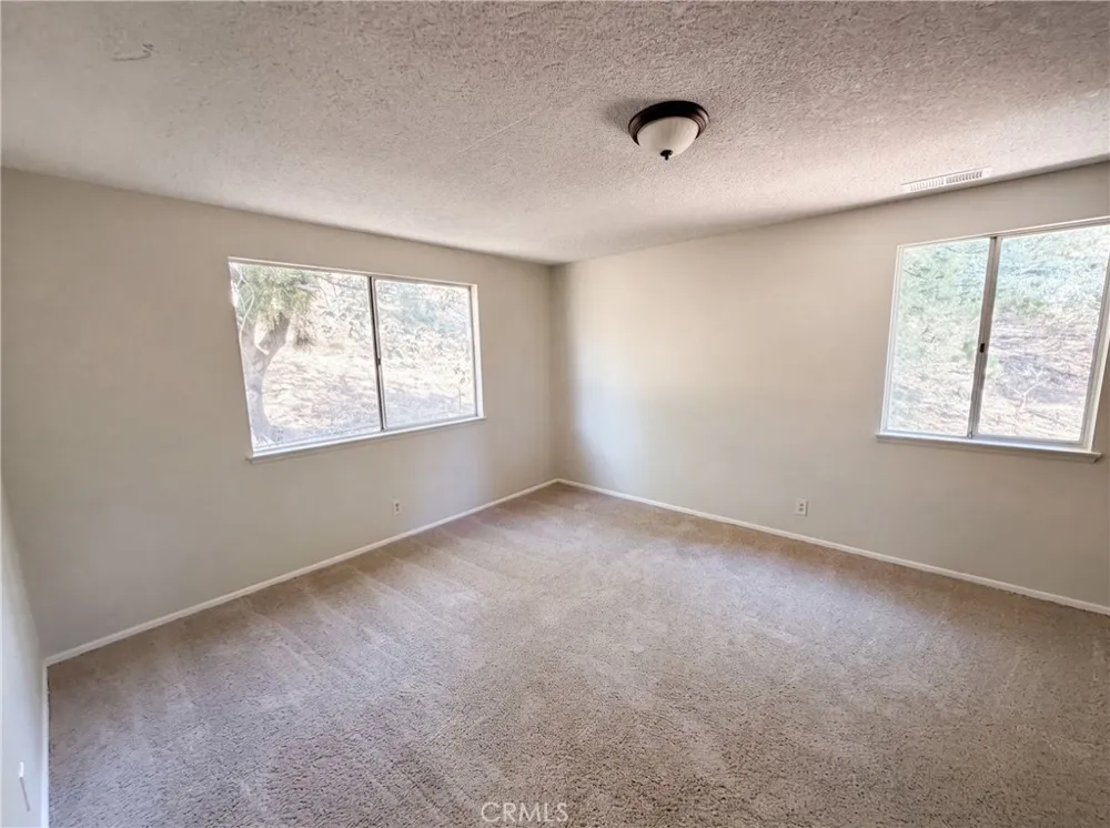 22360 Briarwood Crestline, CA 92325