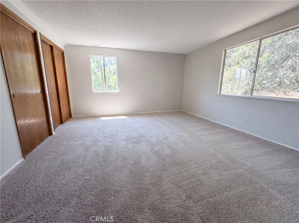22360 Briarwood Crestline, CA 92325