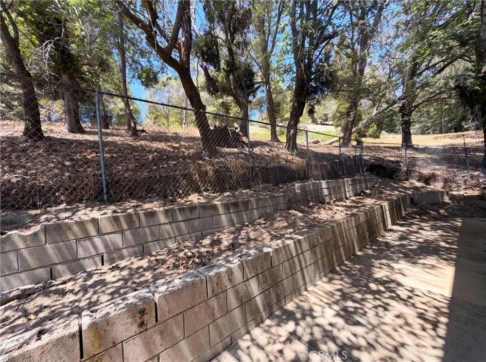 22360 Briarwood Crestline, CA 92325