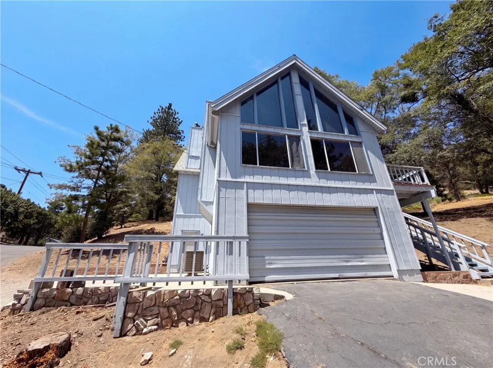 22360 Briarwood Crestline, CA 92325