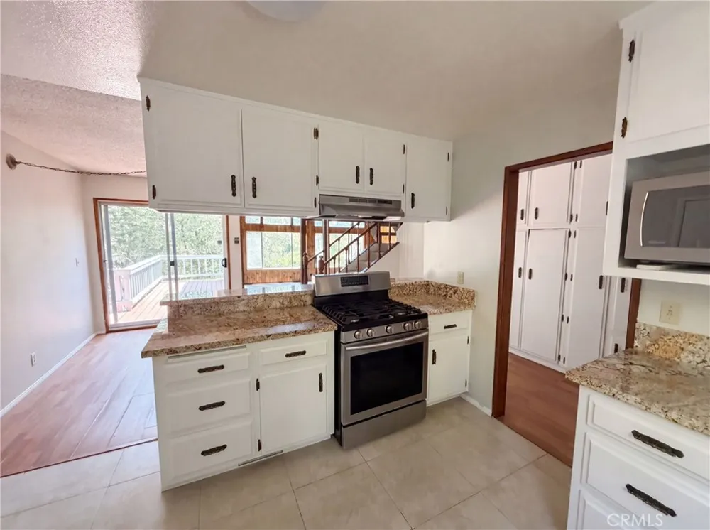 22360 Briarwood Crestline, CA 92325