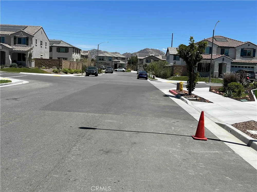 728 Royal County Court Perris, CA 92571