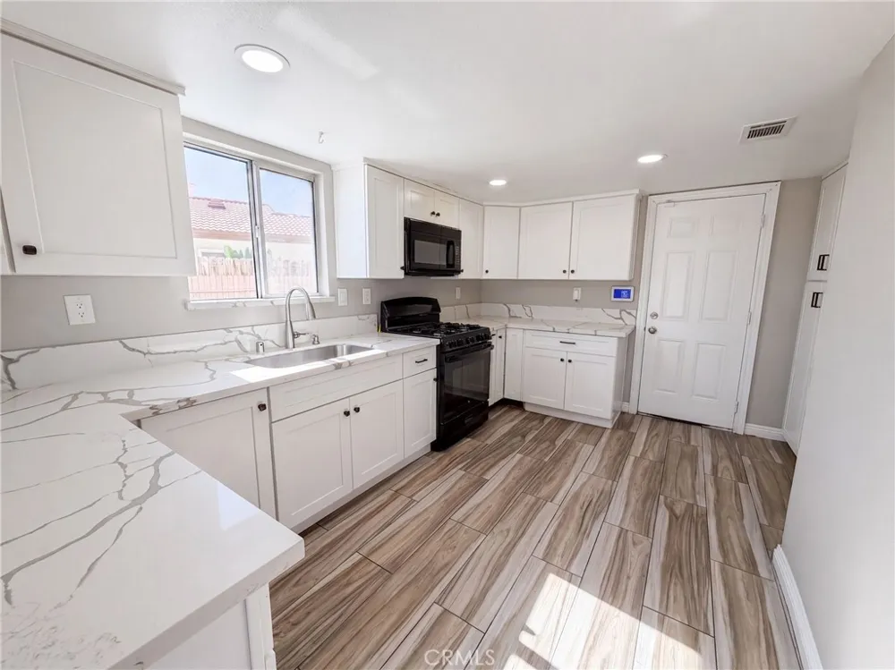 16960 Sorrento Victorville, CA 92395