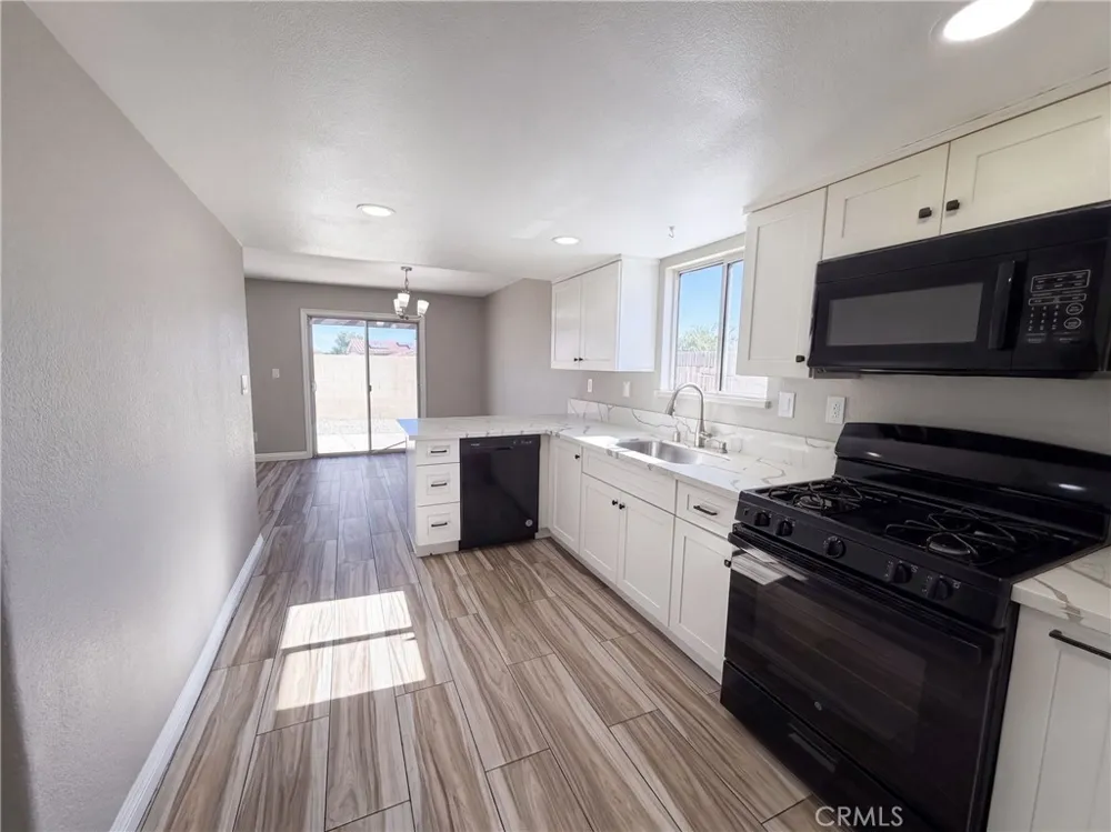 16960 Sorrento Victorville, CA 92395