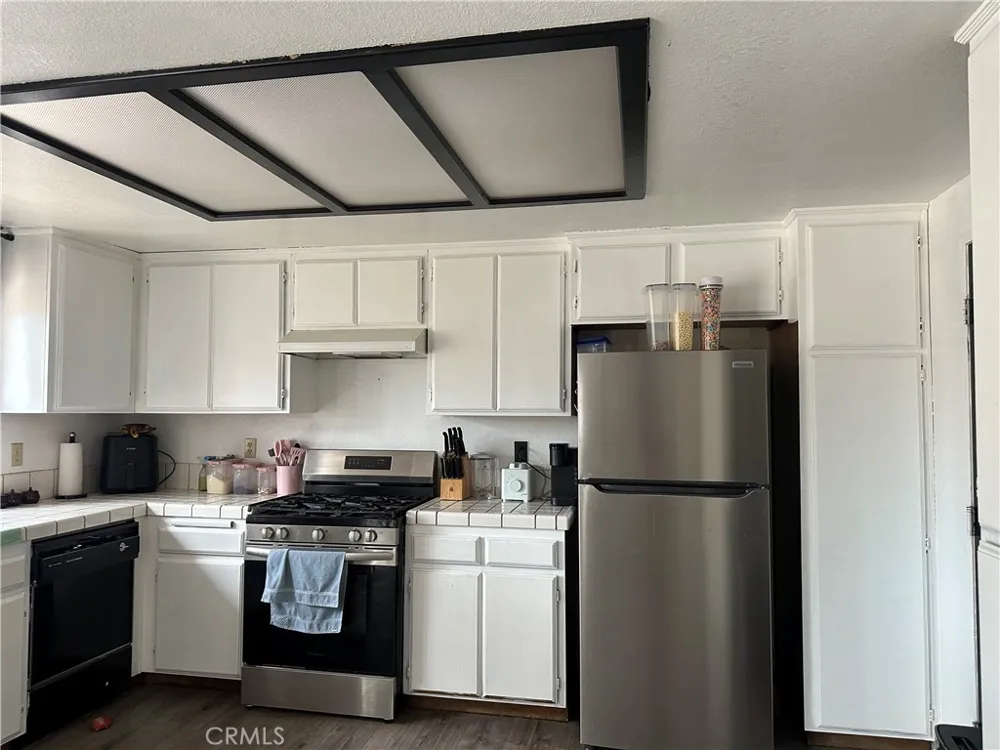 7621 Alston Avenue Hesperia, CA 92345
