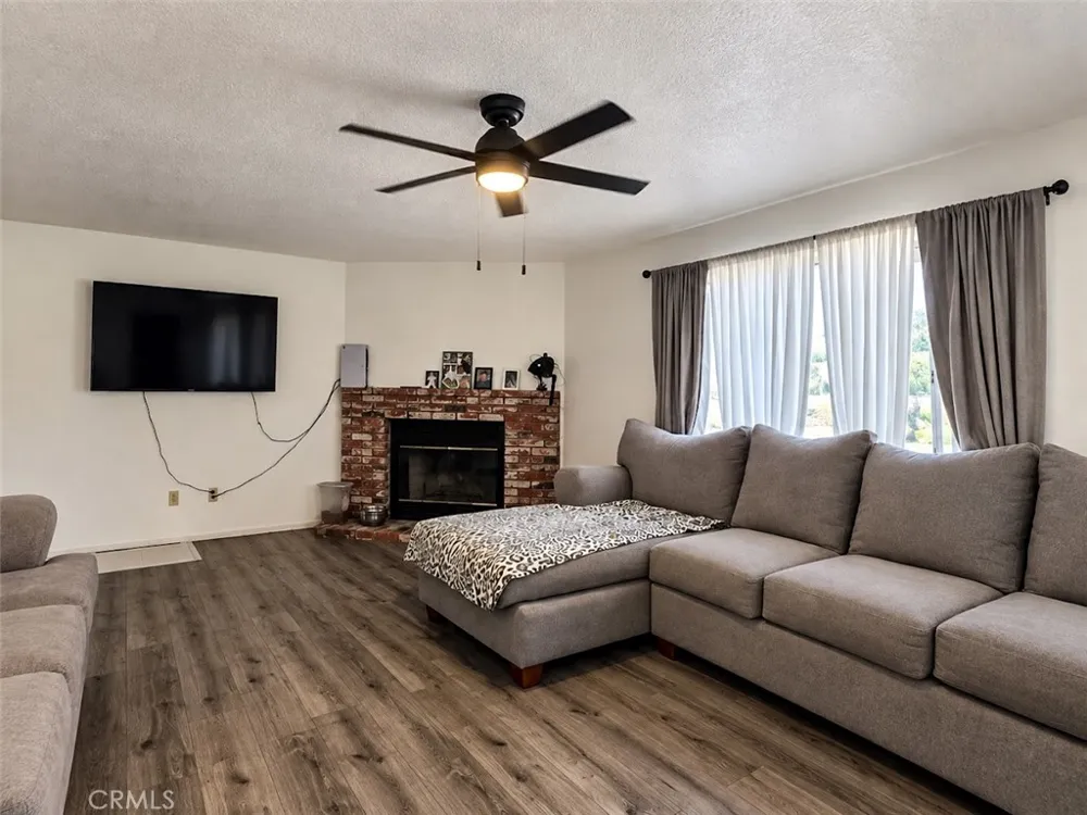 7621 Alston Avenue Hesperia, CA 92345